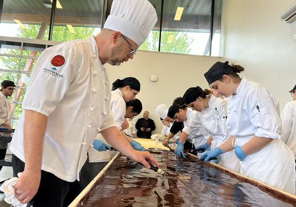 VIU baking students making the largest nanaimo bar